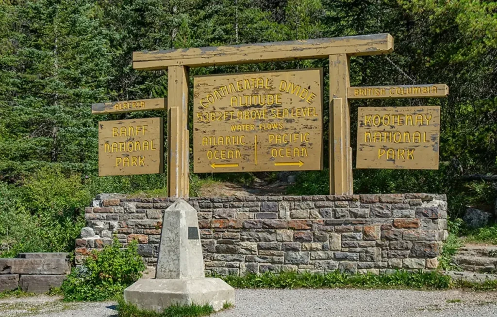 Wooden Continental Divide sign at the Banff and Kootenay border in stand on the continental divide in kootenay national park